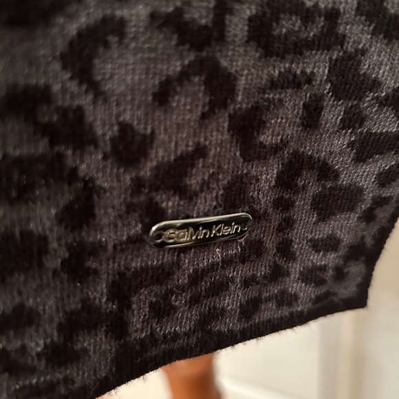 Calvin Klein Gray/Black Cheetah Print Tunic Sweater - Picture 3 of 4